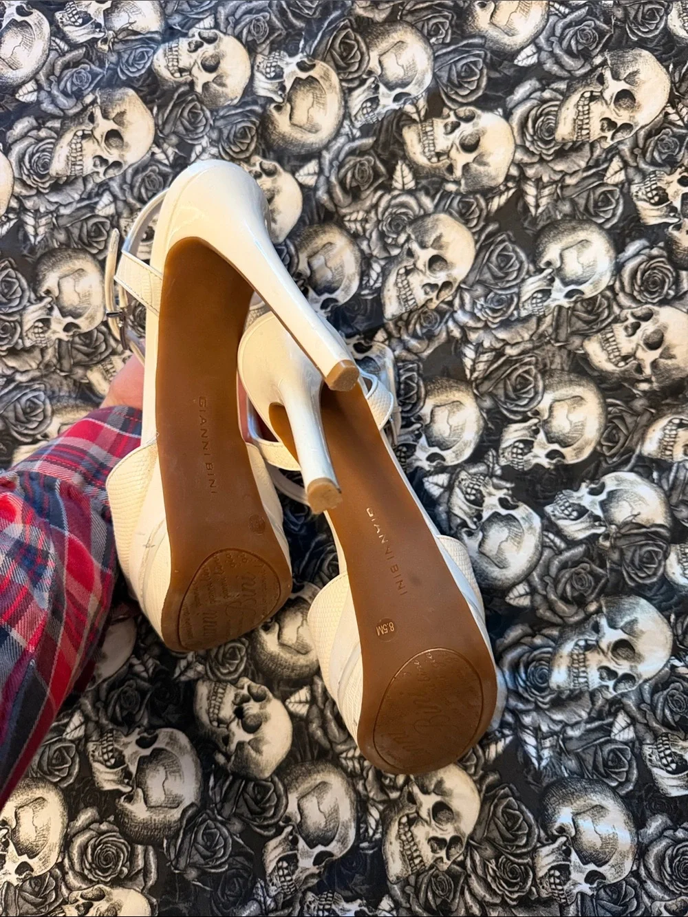 Gianni Bini elegant cream